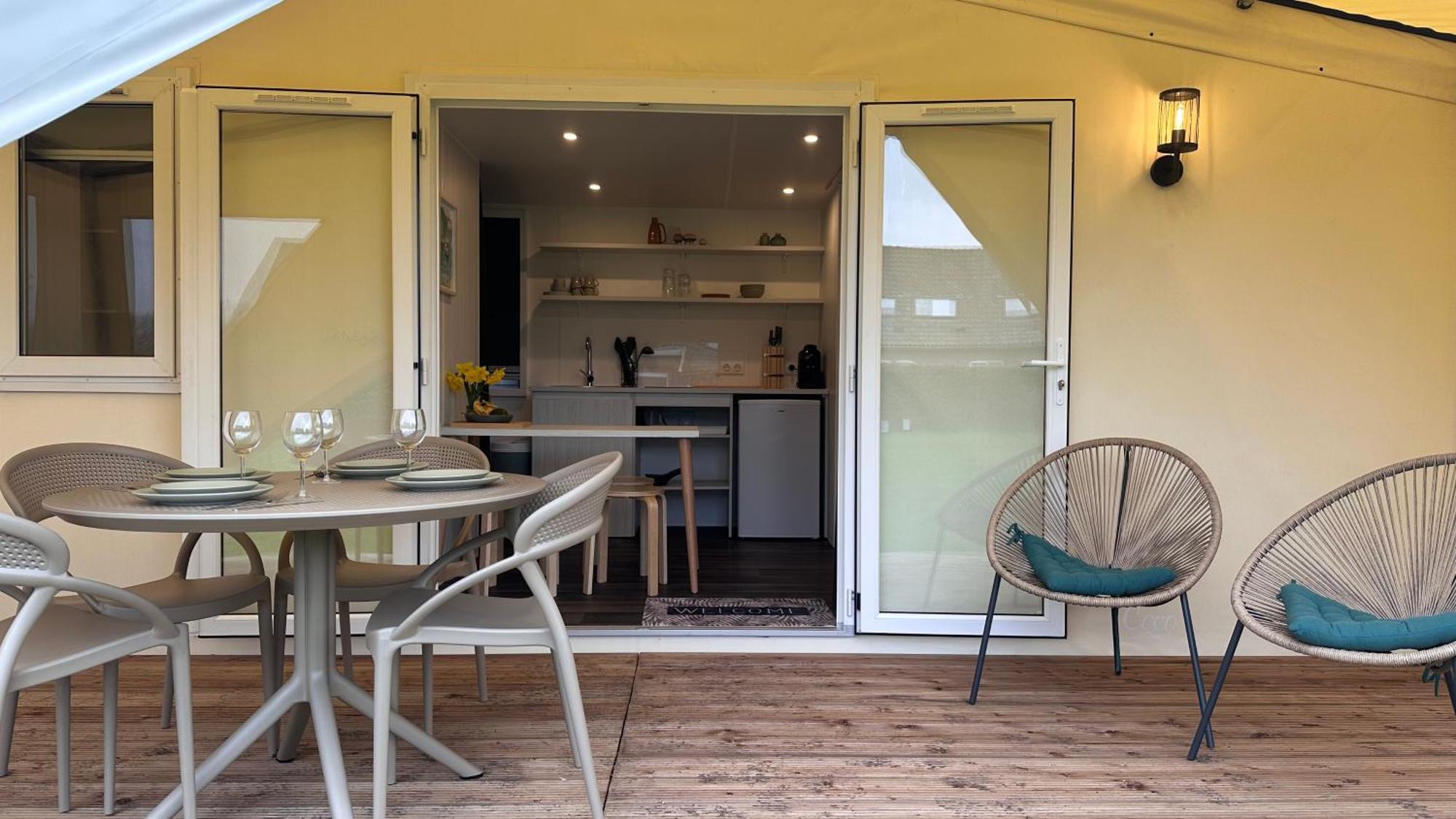 Glamping De Hof Van Eeden Warmond Exteriör bild