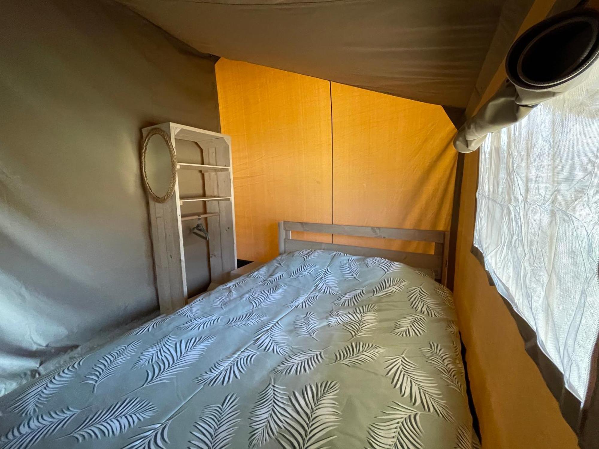 Glamping De Hof Van Eeden Warmond Exteriör bild